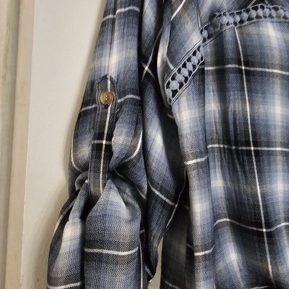 American rag Juniors crochet trim tie front! Size med! Worn twice! - Picture 5 of 13